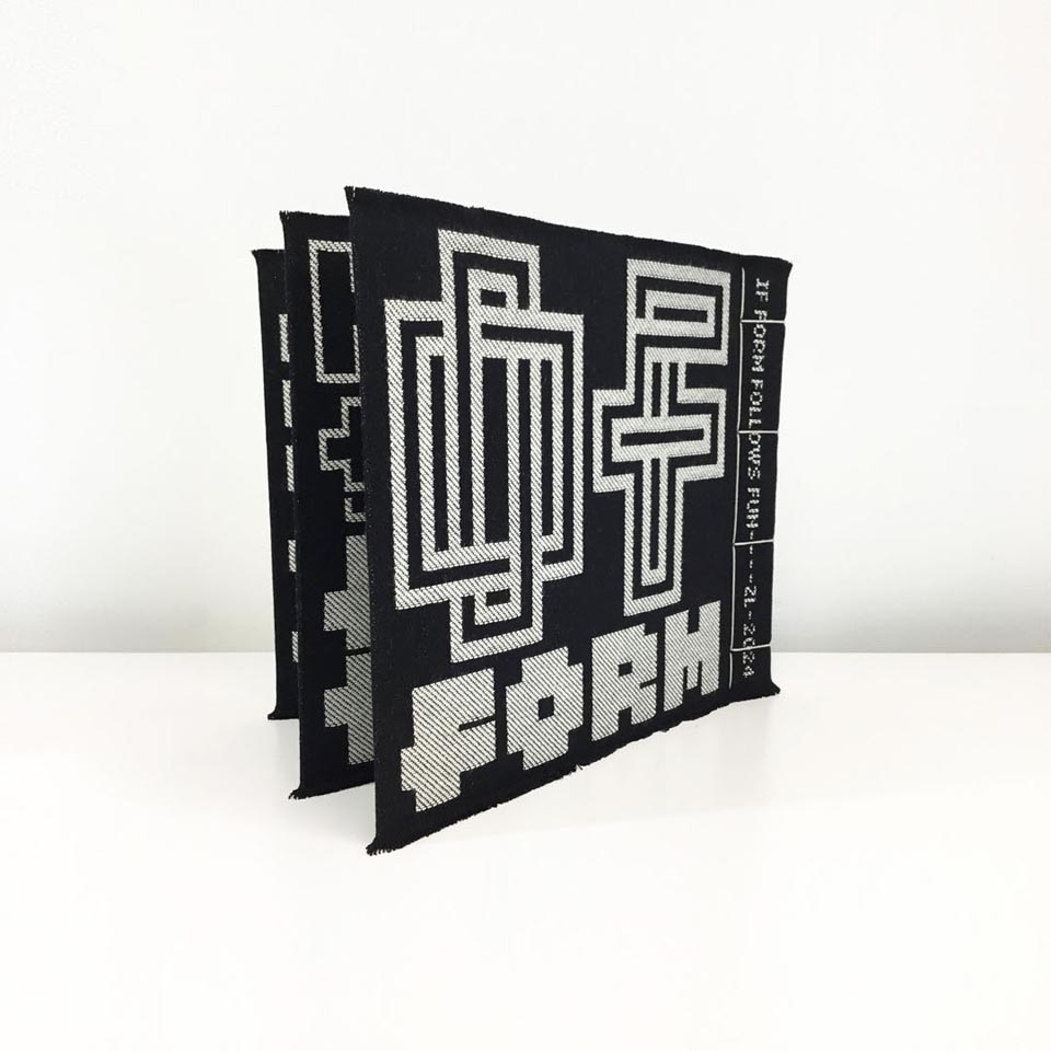 Ceramic by Zuzana Licko No. 934 - 3